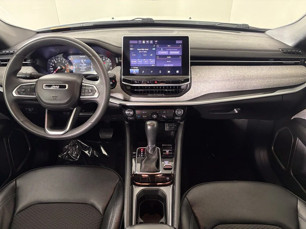 Used 2024 White Jeep Latitude image 31