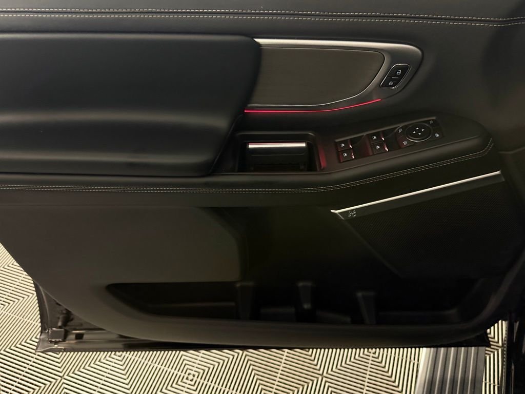 Used 2025 Black Metallic Ford Platinum image 27