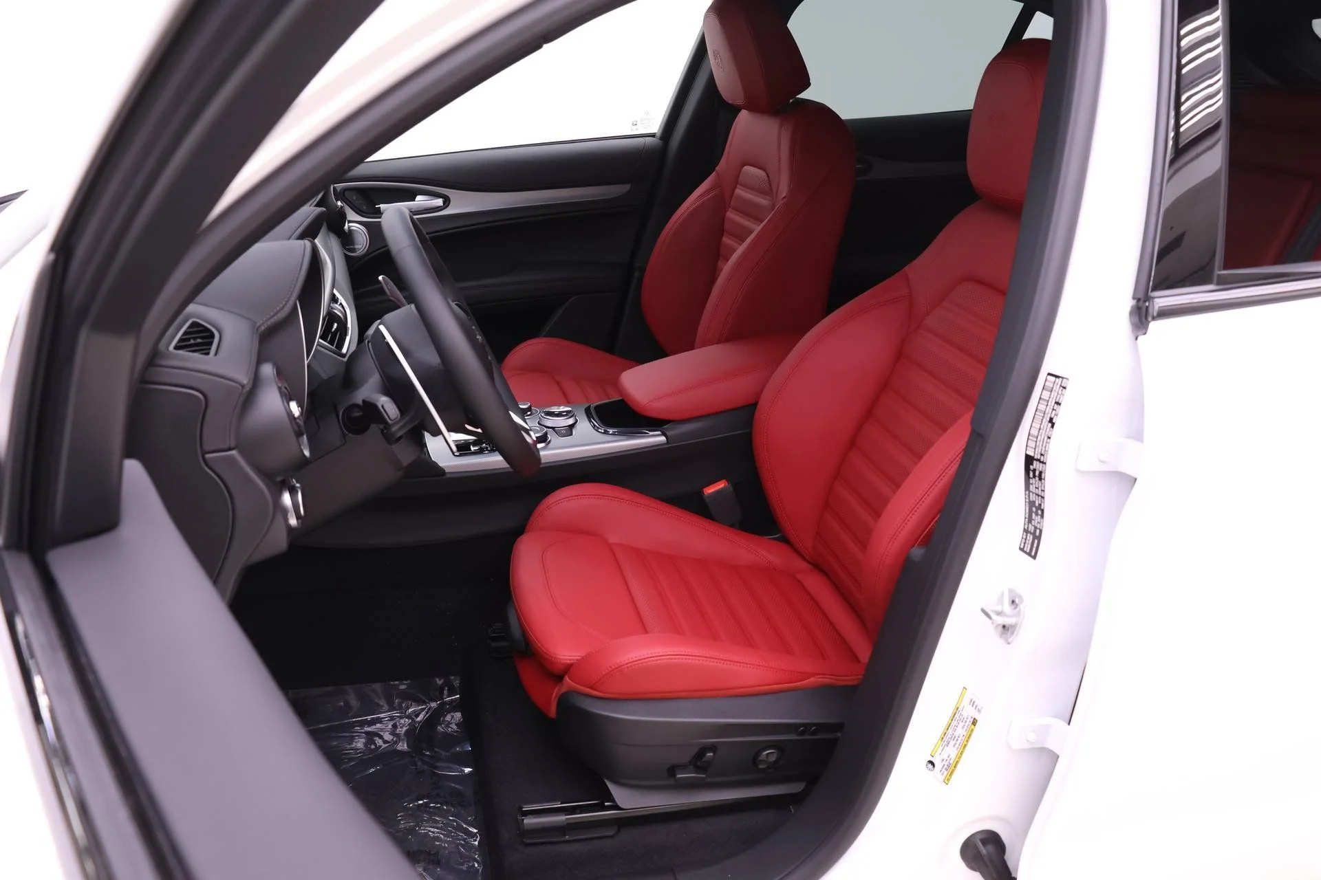 New 2026 Milano White Exterior Paint Alfa Romeo Base image 7
