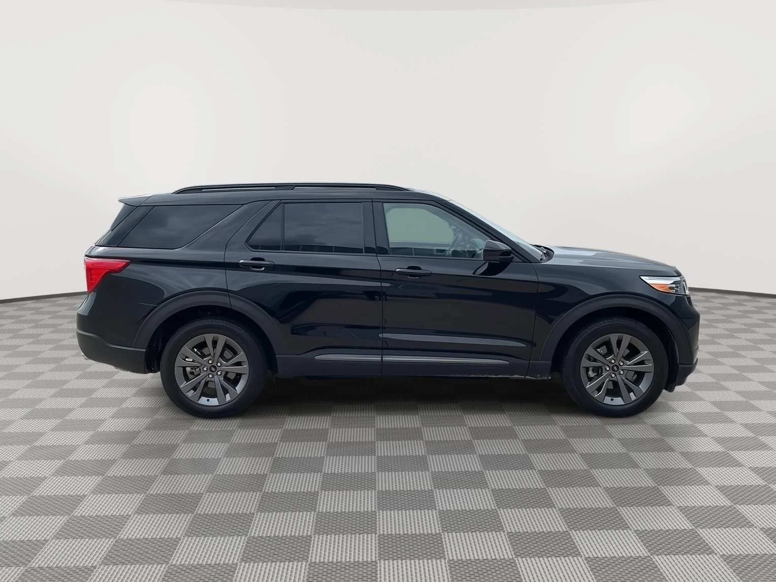 Certified Used 2023 Agate Black Ford XLT image 2