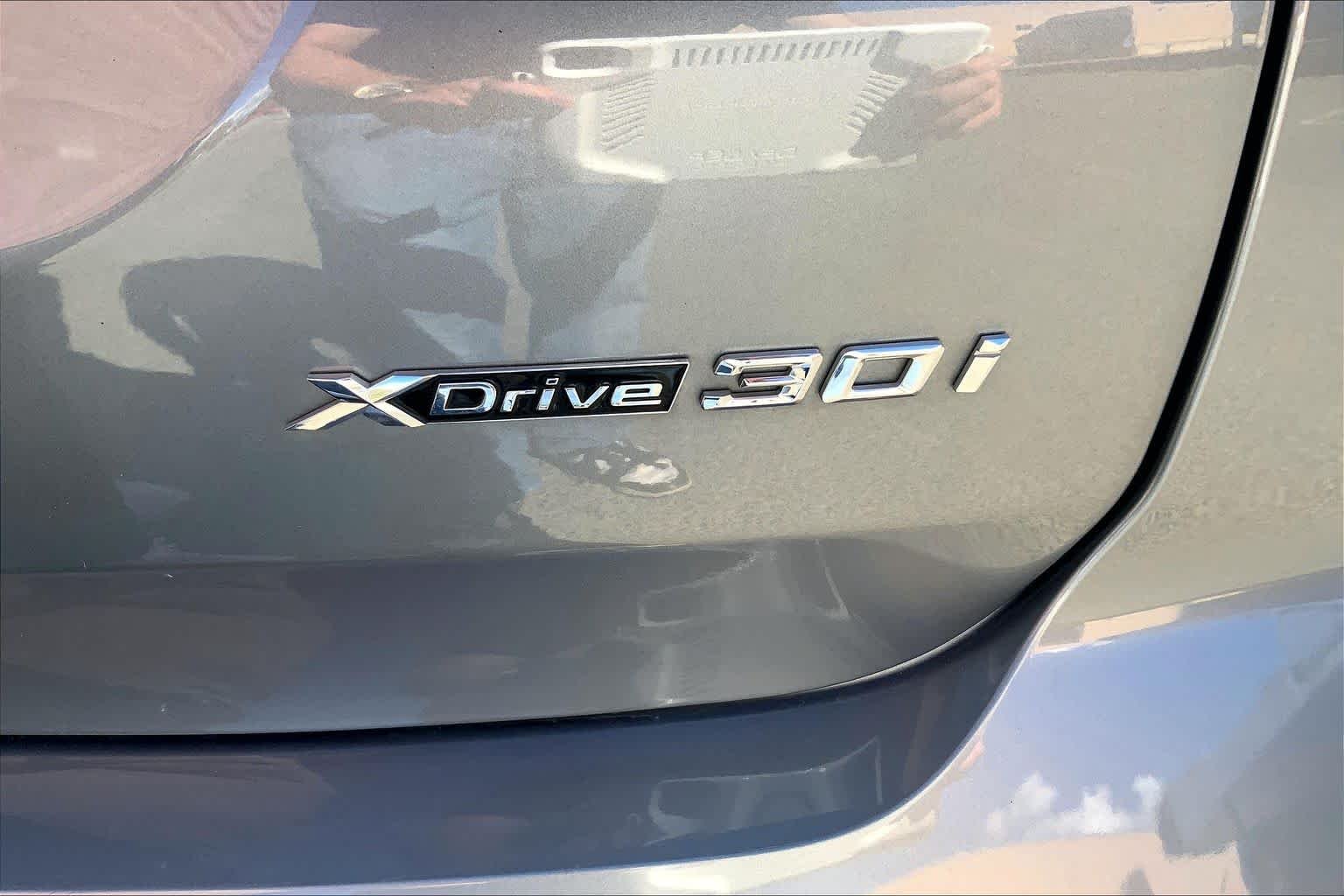 Used 2024 Skyscraper Grey Metallic BMW xDrive30i image 9