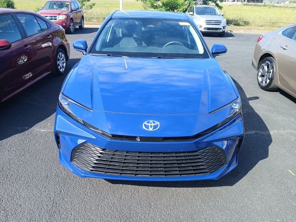 2026 Toyota Camry LE Hybrid's photo
