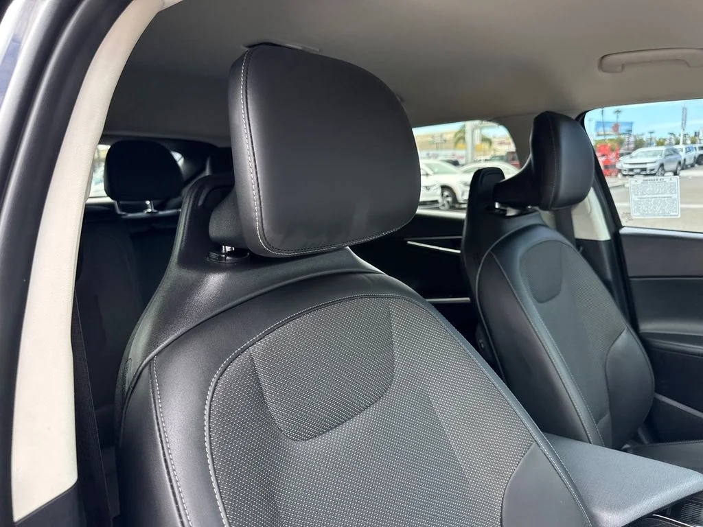 Used 2023 Blue Kia Light image 13