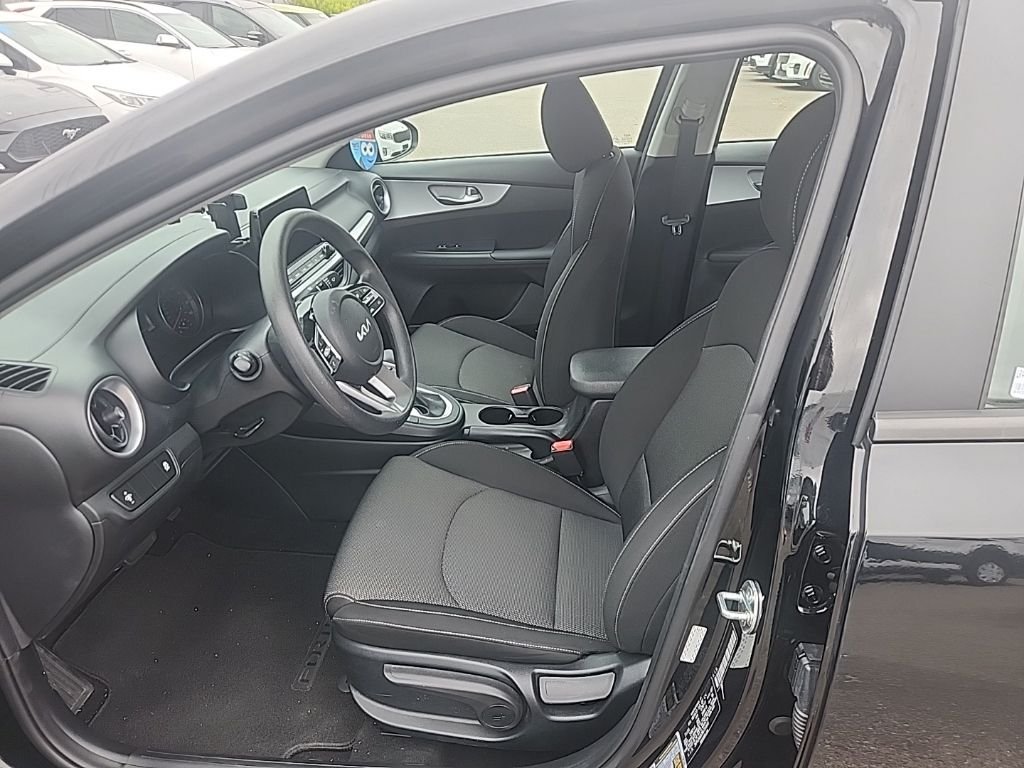 Used 2024 Black Kia LXS image 19