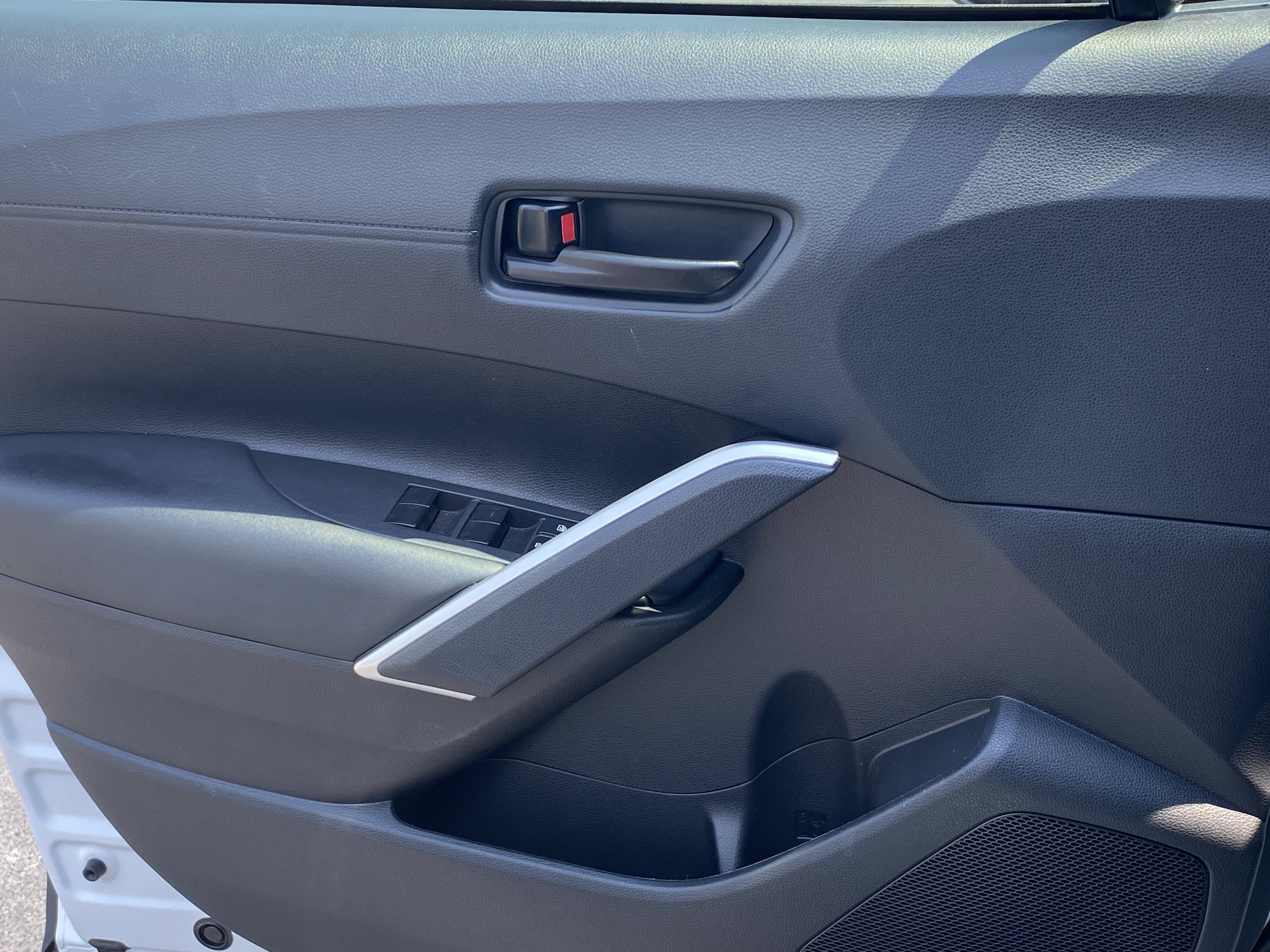 Used 2023 Wind Chill Pearl Toyota Hybrid SE image 9