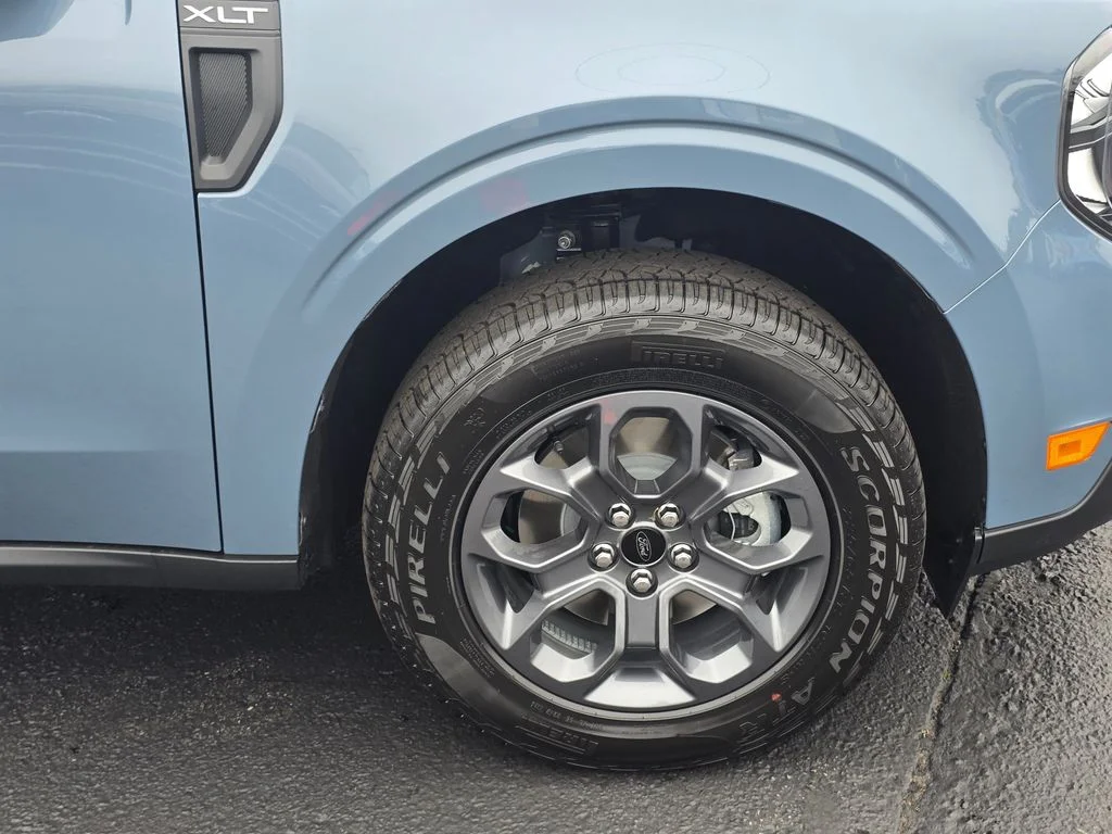 New 2025 Azure Gray Metallic Tri-Coat Ford XLT image 9
