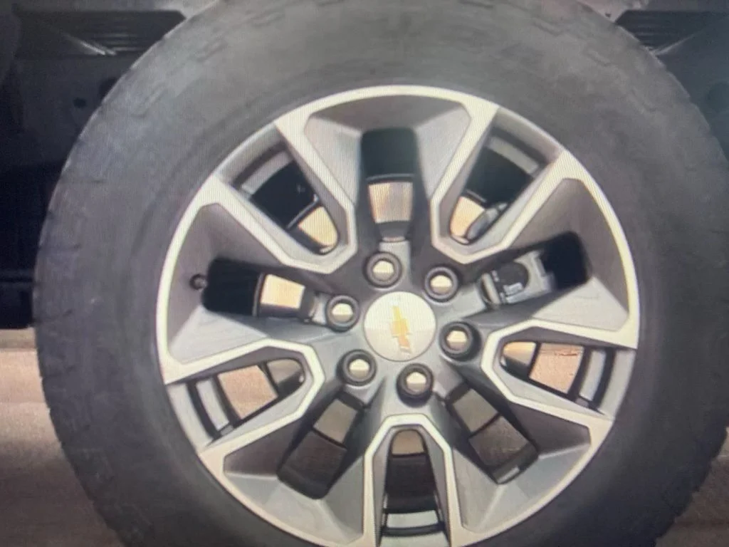 Used 2025 Gray Chevrolet LT image 8