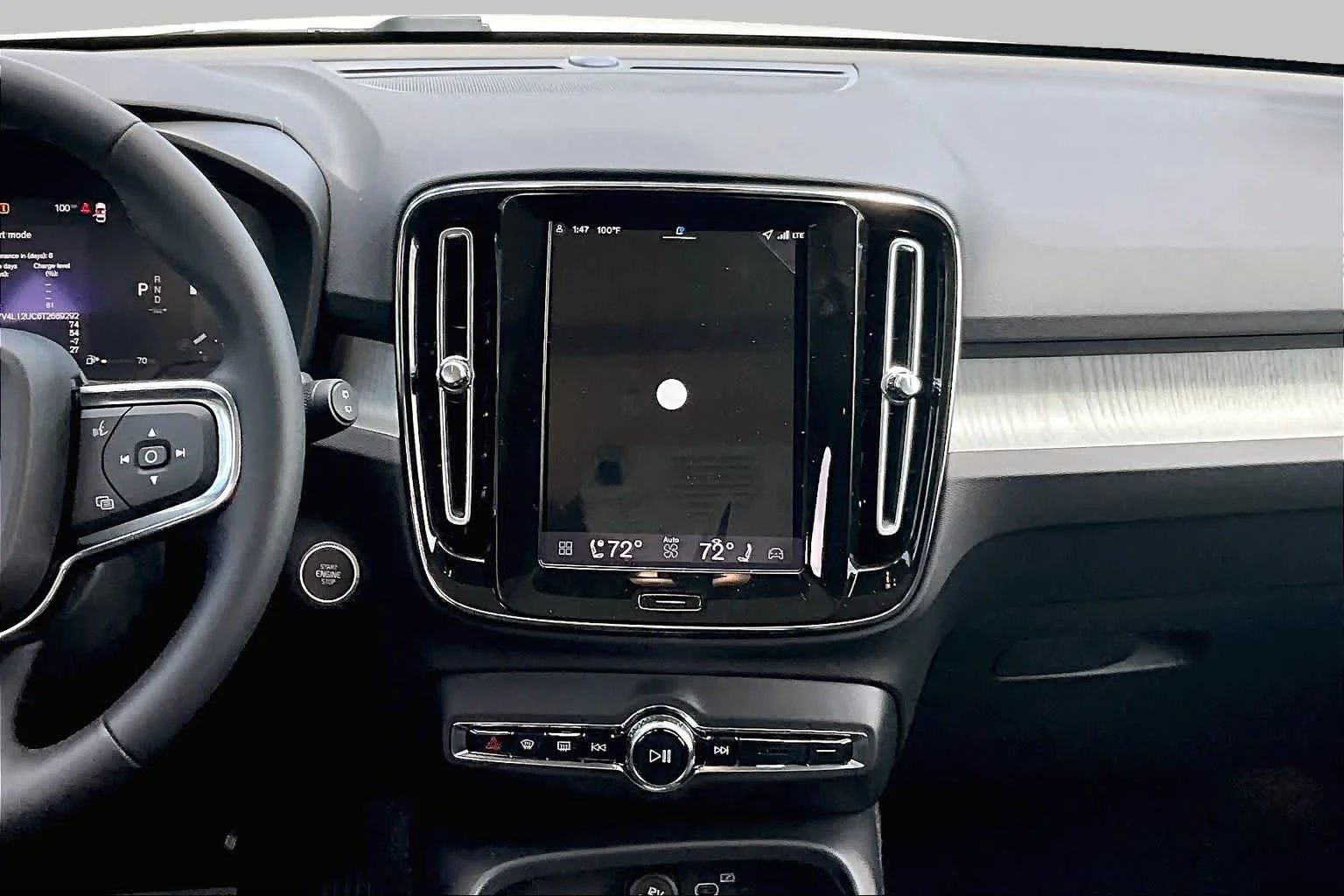 2026 Volvo XC40 Plus - Photo 8