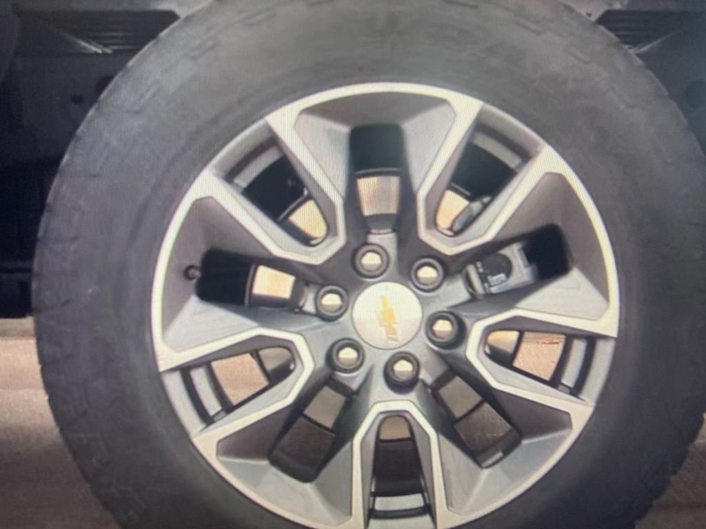 Used 2025 Gray Chevrolet LT image 8