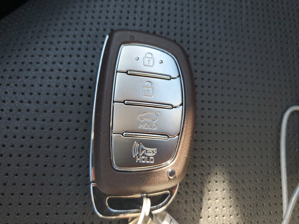 Used 2020 Silver Hyundai Ultimate image 29