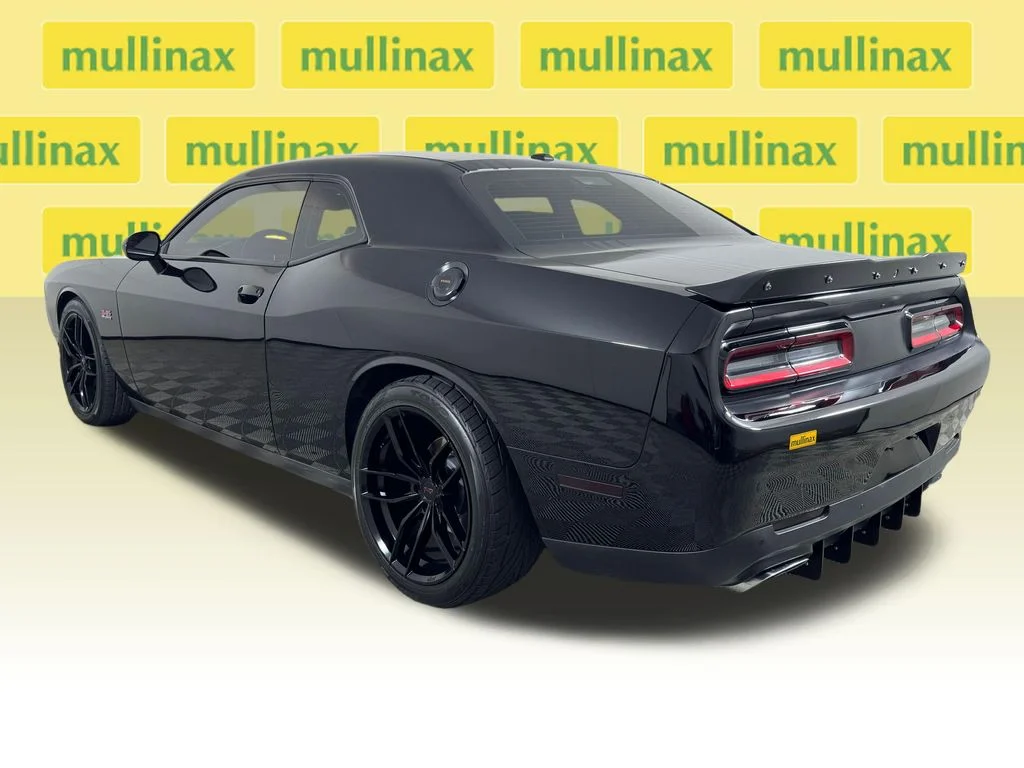 Used 2016 Black Dodge R/T Shaker image 9