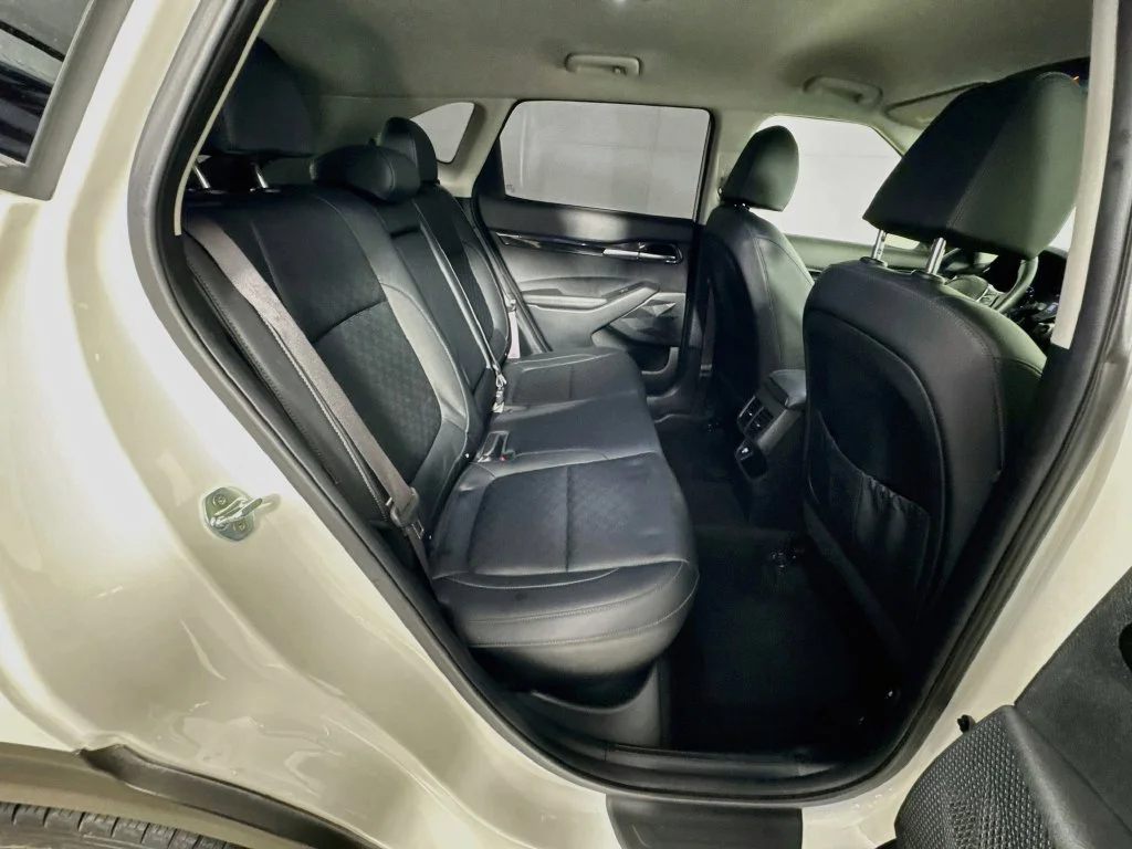 Used 2021 White Kia SX image 33