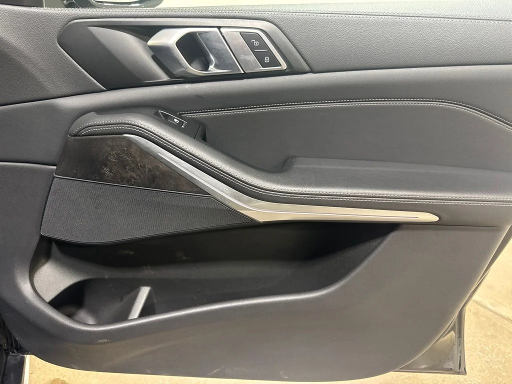 Used 2023 Jet Black BMW xDrive40i image 26