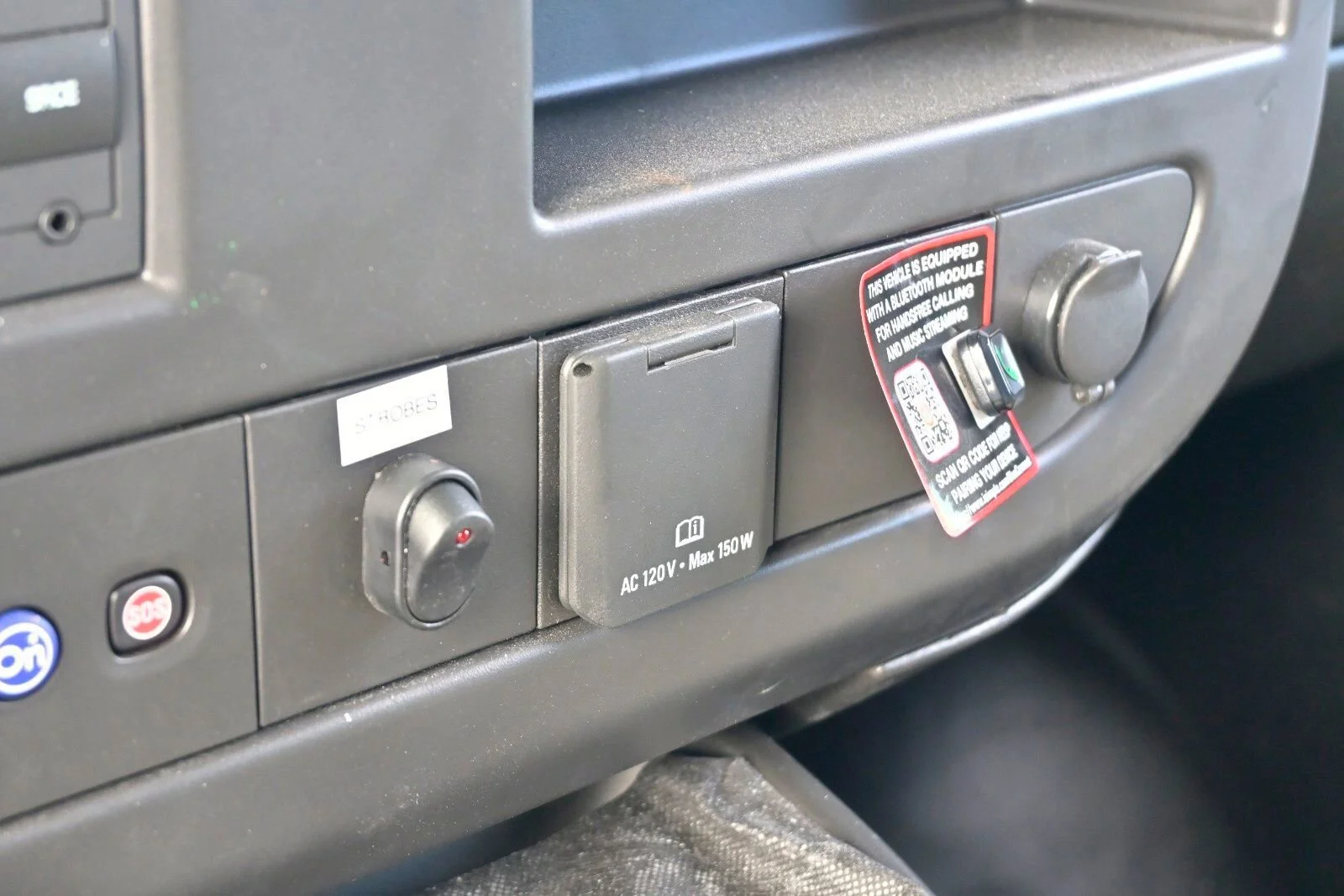 New 2025 Summit White GMC 1WT image 32