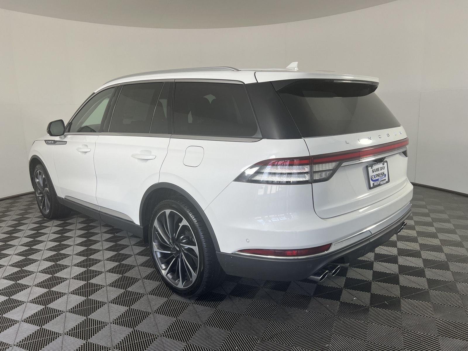 Used 2022 Pristine White Lincoln Reserve image 5