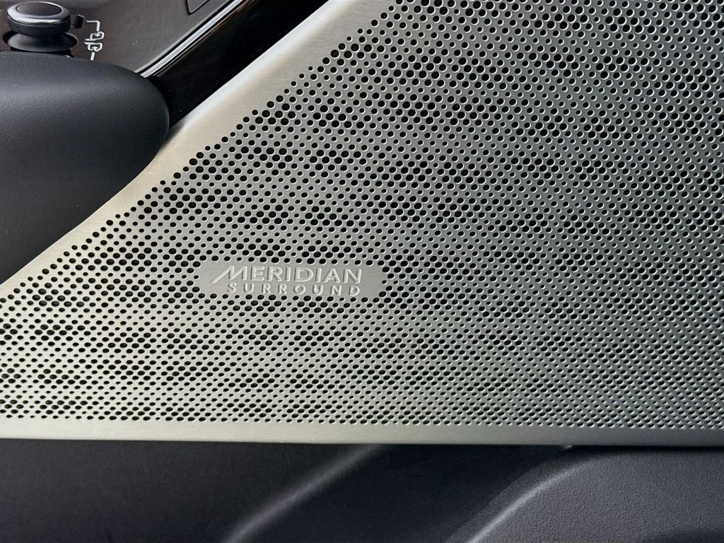 Used 2021 Eiger Gray Metallic Land Rover R-Dynamic HSE image 20