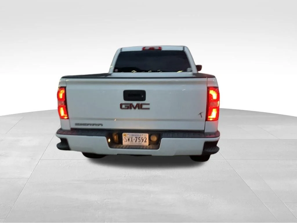 Used 2015 White GMC Base image 18