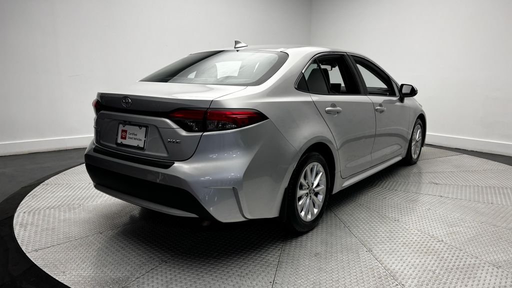 Used 2020 Silver Toyota XLE image 41