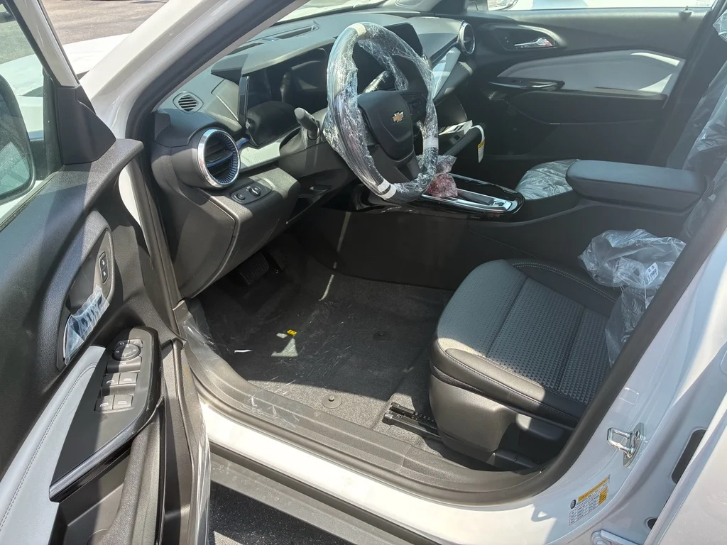 2026 Chevrolet Trax LT - Photo 6