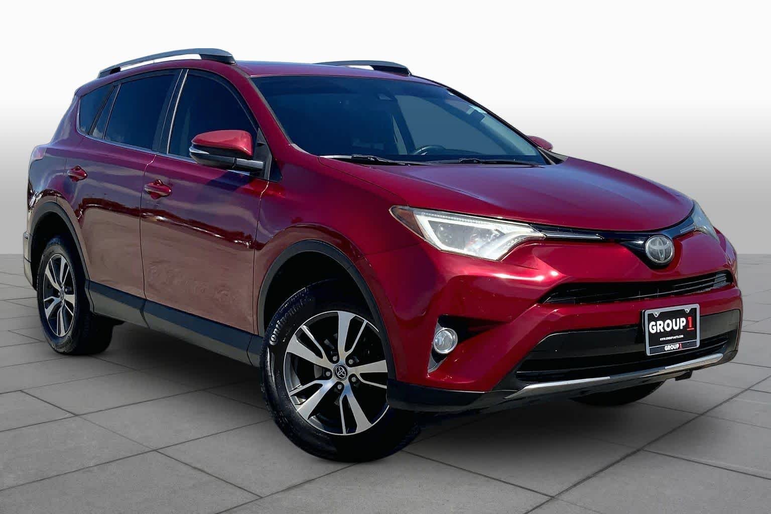 Used 2018 Ruby Flare Pearl Toyota XLE image 3