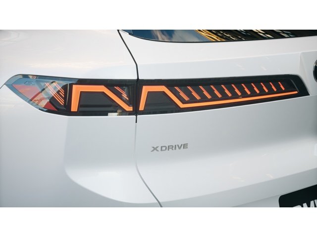 New 2027 Mineral White Metallic BMW  image 8