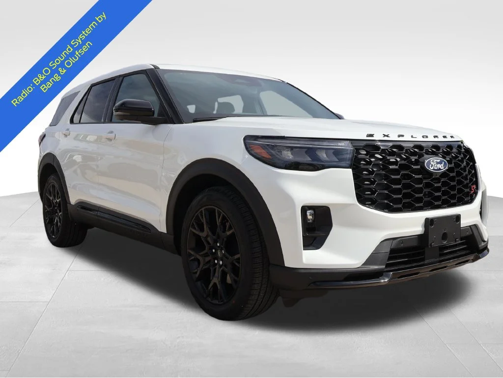 New 2027 Star White Metallic Tri-Coat Ford ST image 6