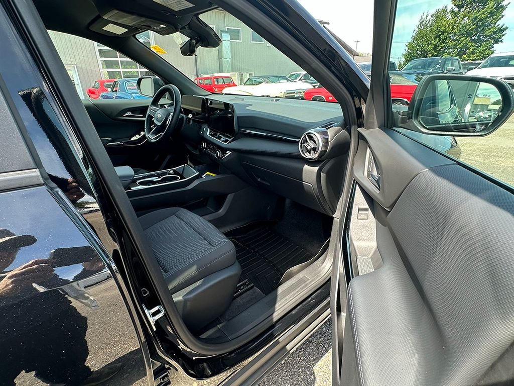 Used 2025 Black Chevrolet LT image 26