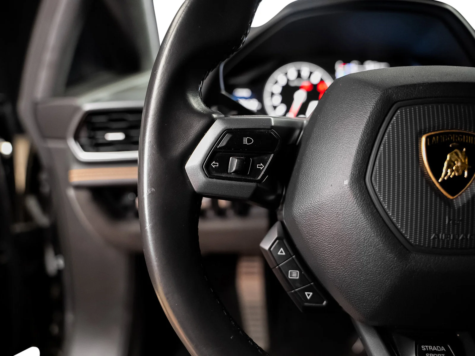 Used 2015 Black Lamborghini LP610-4 image 36