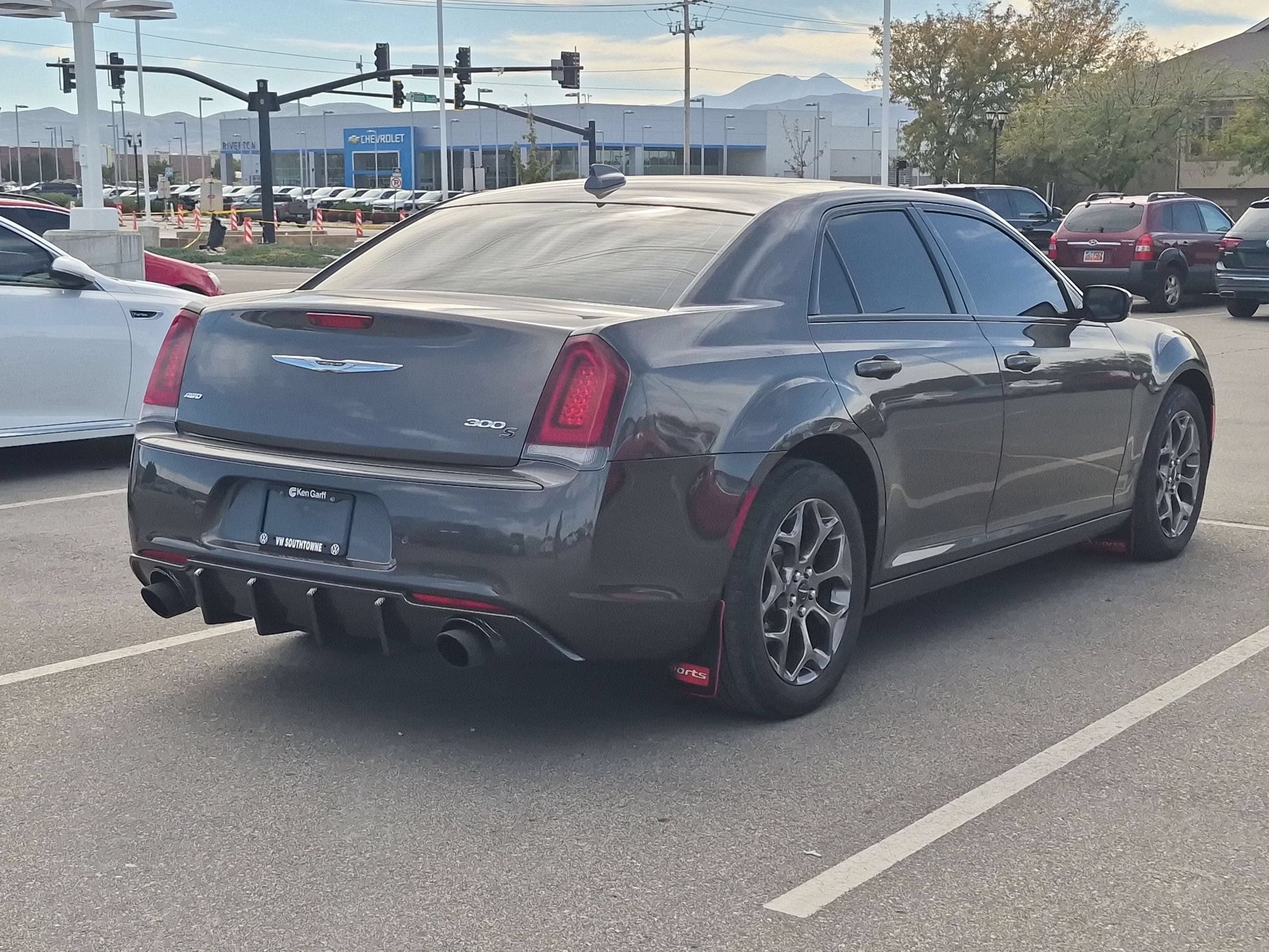 Used 2016 Granite Crystal Metallic Clearcoat Chrysler 300S image 3