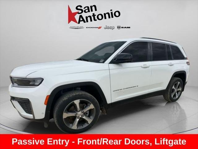 New 2026 Bright White Clear-Coat Exterior Paint Jeep Limited image 7
