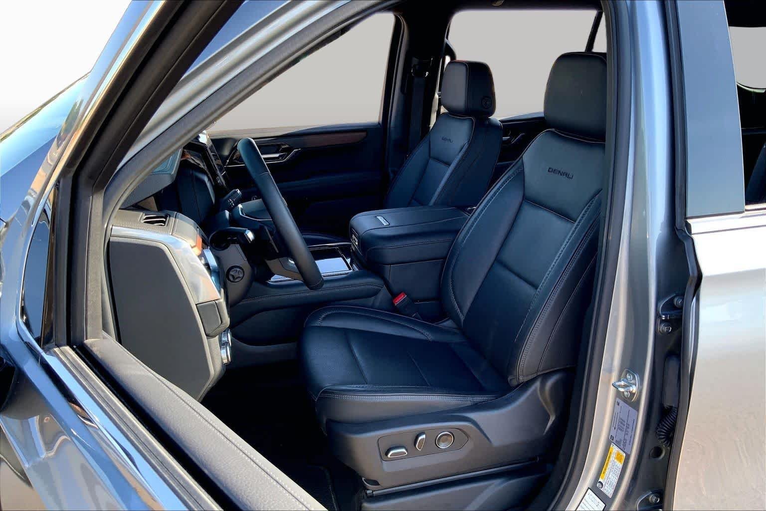 Used 2025 Sterling Metallic GMC Denali image 8