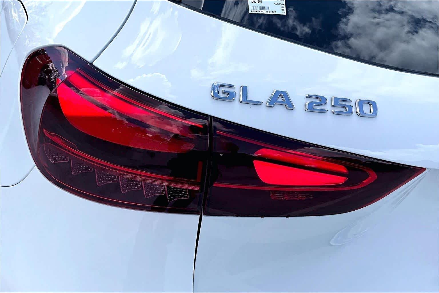 Used 2026 Polar White Mercedes-Benz GLA 250 image 28