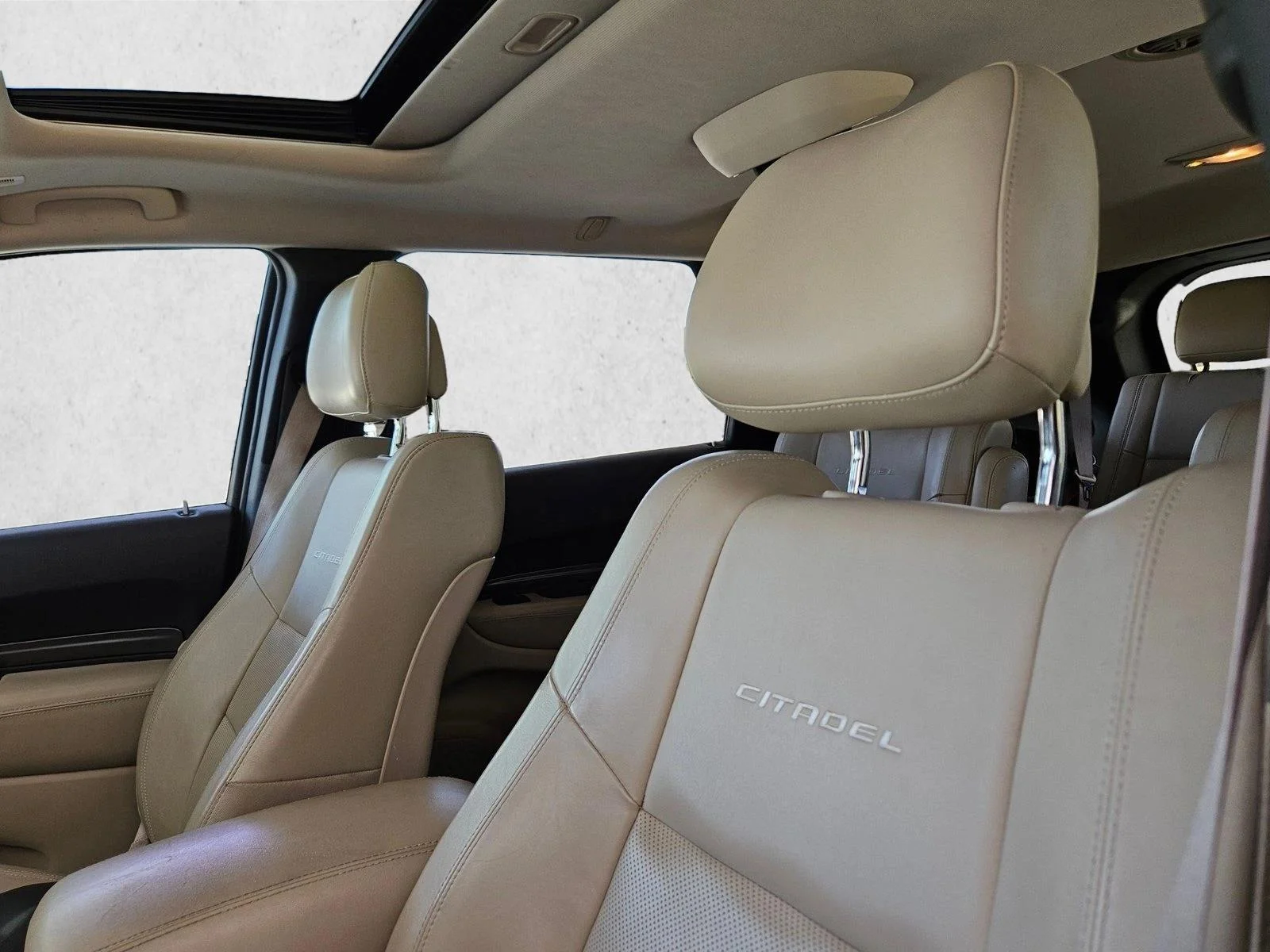 Used 2018 Octane Red Pearlcoat Dodge Citadel image 15