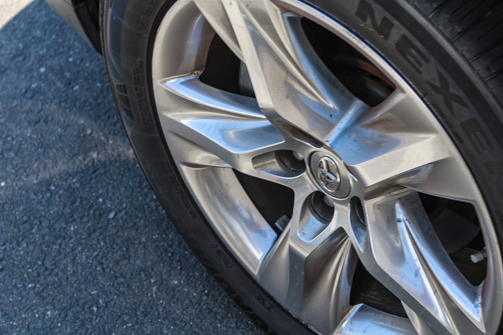 Used 2014 Blizzard Pearl Toyota Limited Platinum image 11