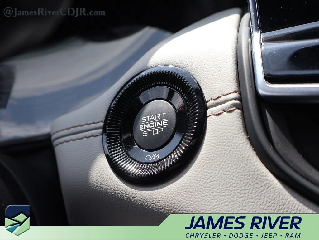 Used 2025 Black Jeep Limited image 31
