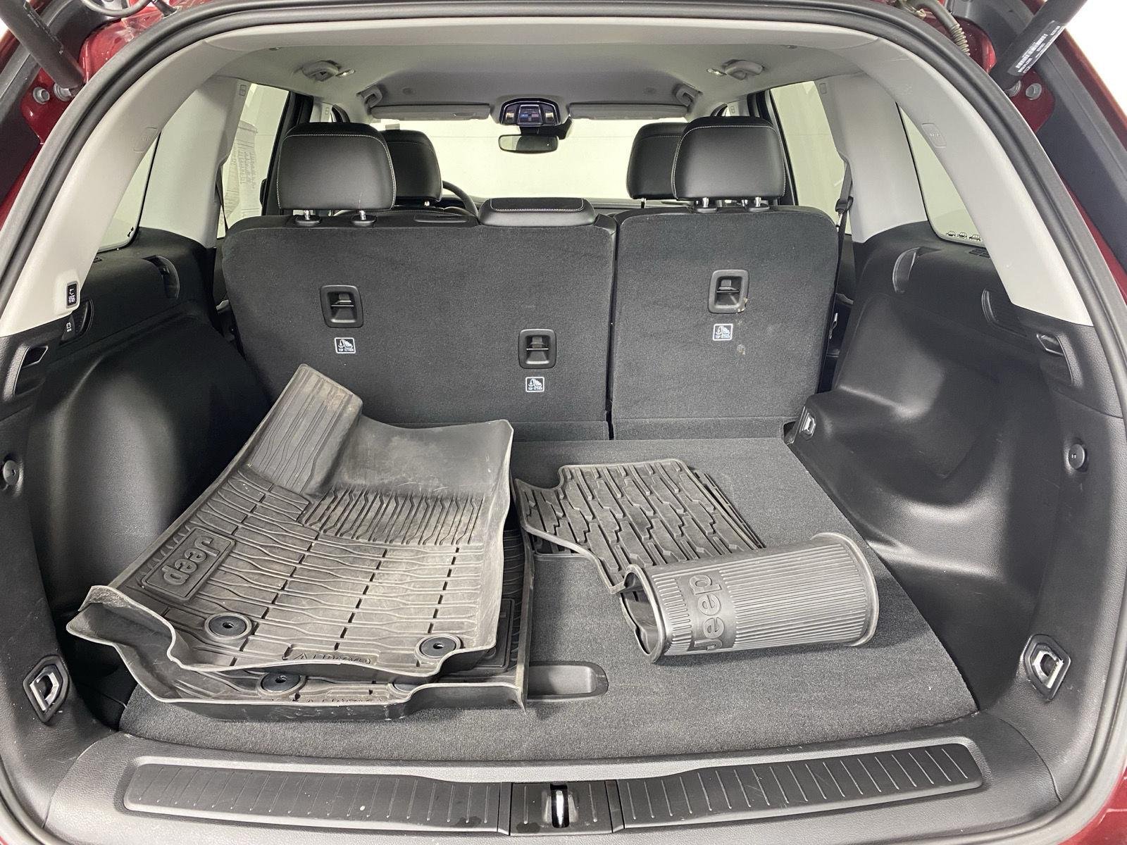 Used 2023  Jeep  image 7