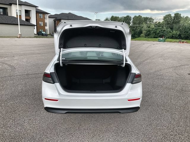 Certified Used 2025 Platinum White Pearl Honda SE image 64