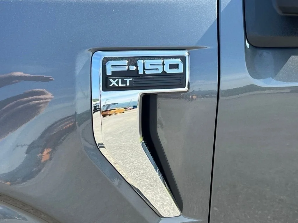 Used 2025 Gray Metallic Ford XLT image 5