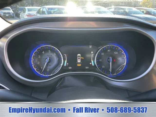 Used 2025 White Chrysler Select image 32