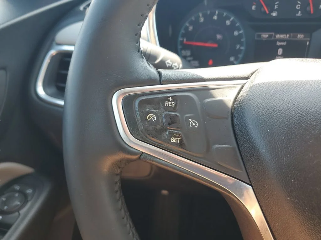 Used 2018 SILVER ICE METALLIC Chevrolet LT image 19