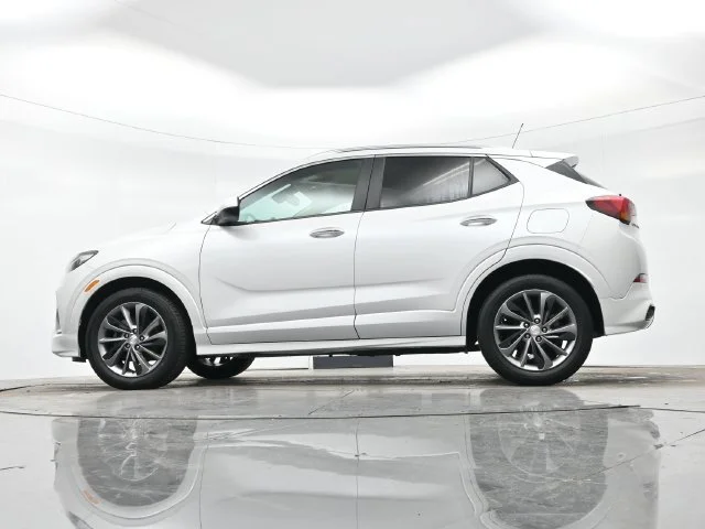 Used 2021 WHITE FROST TRICOAT Buick Preferred image 25