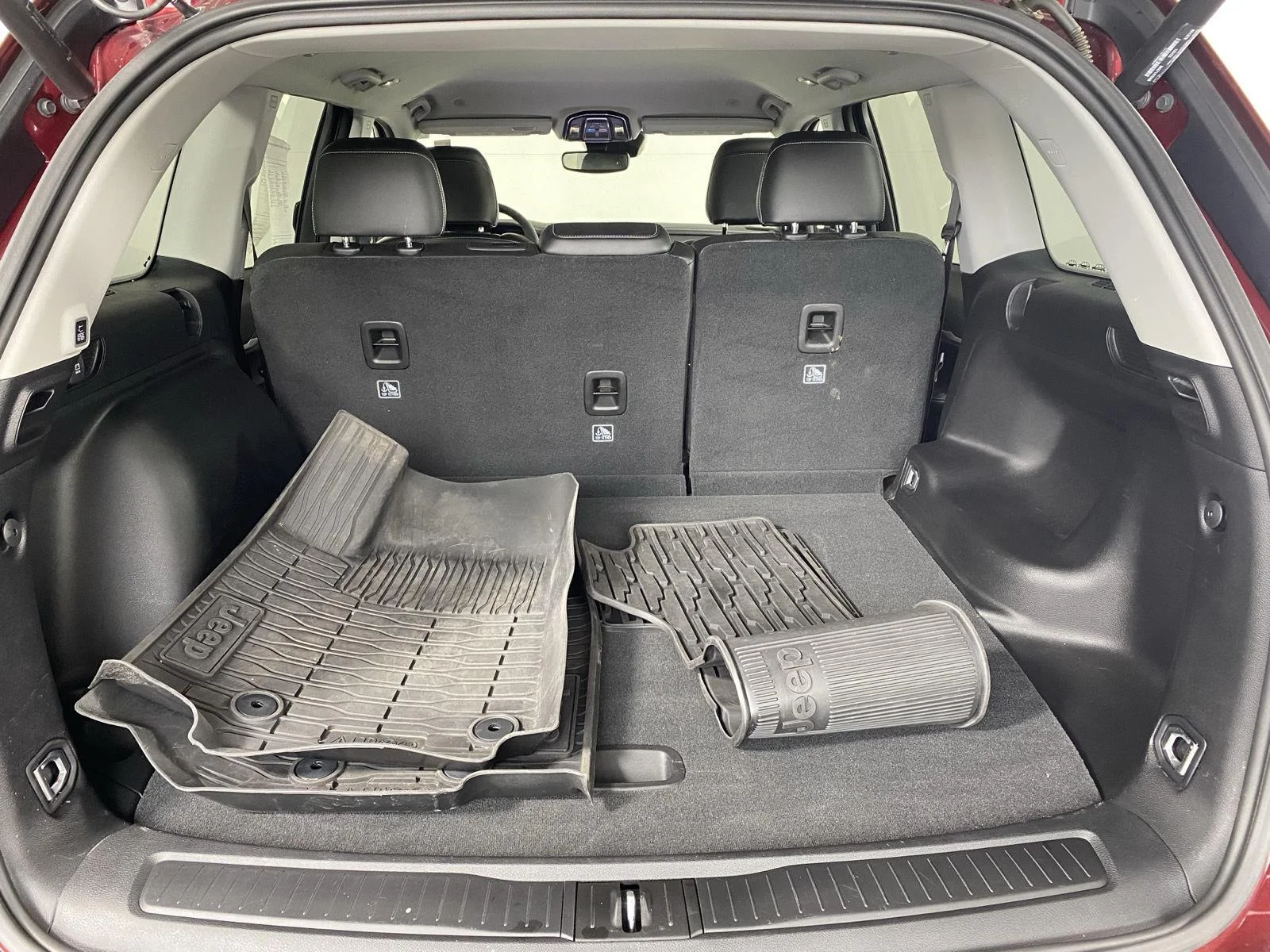 Used 2023  Jeep  image 7