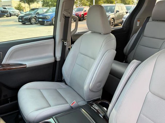 Certified Used 2020 ALUMINA JADE METAL Toyota Limited Premium image 13