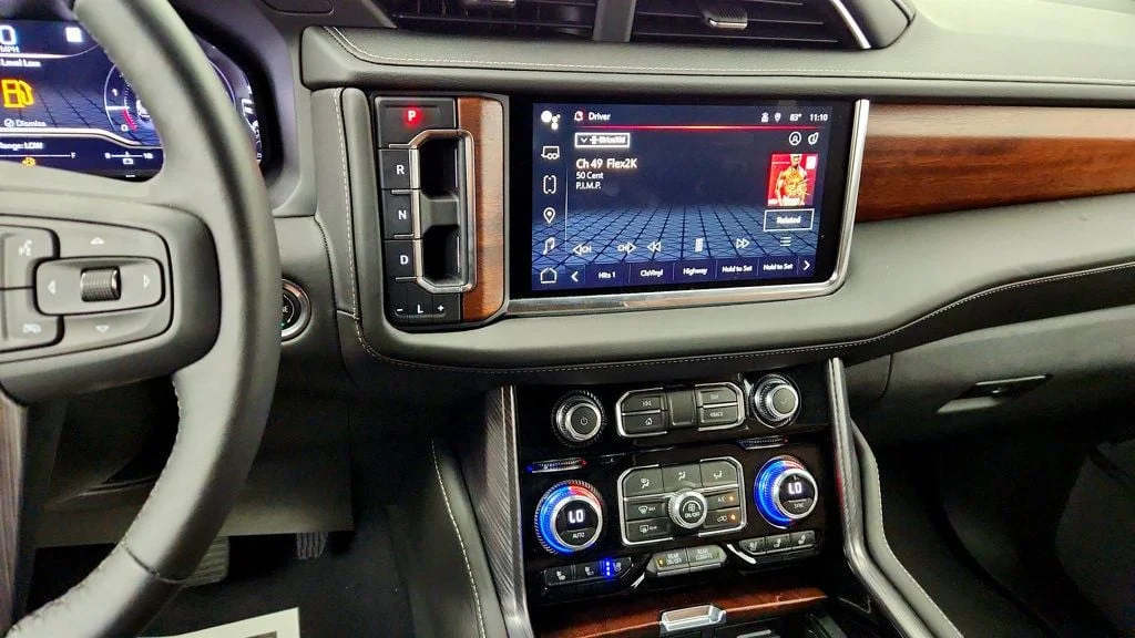 Used 2023 White Frost Tricoat GMC 4WD 4dr Denali Ultimate image 17