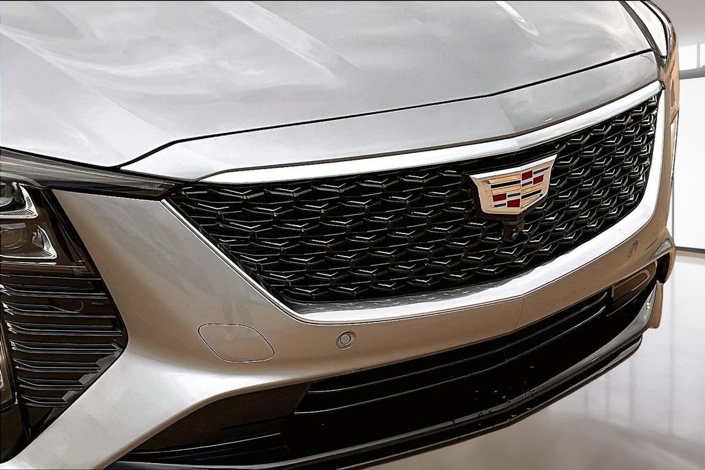 Used 2025 Silver Cadillac Premium Luxury image 30