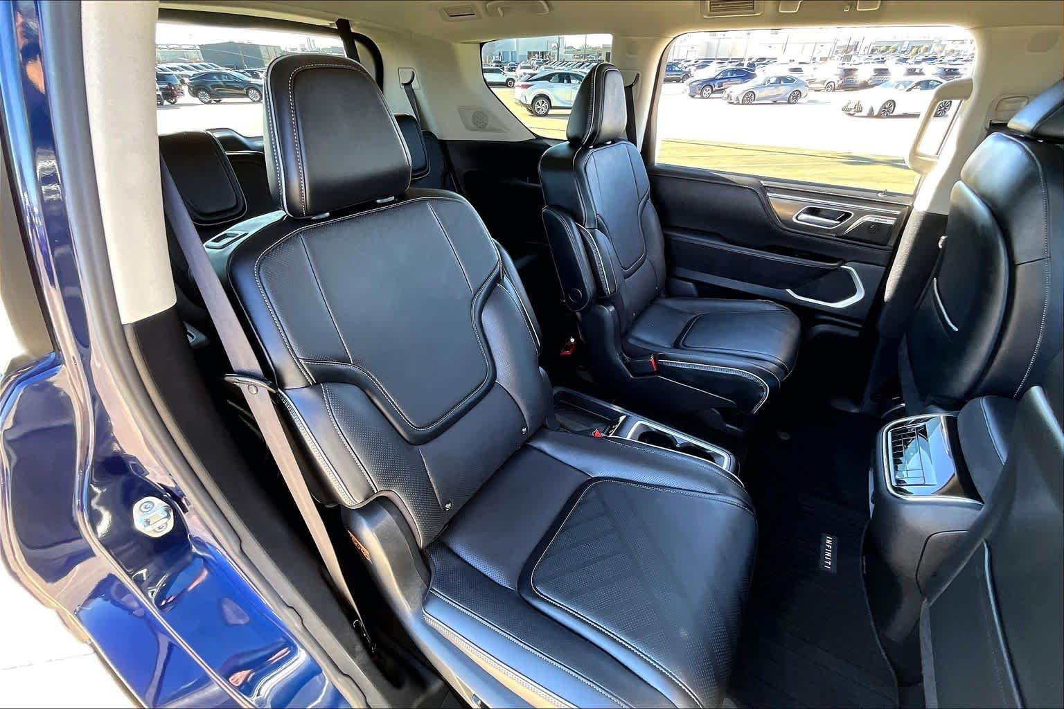 Used 2025 Grand Blue INFINITI LUXE image 32