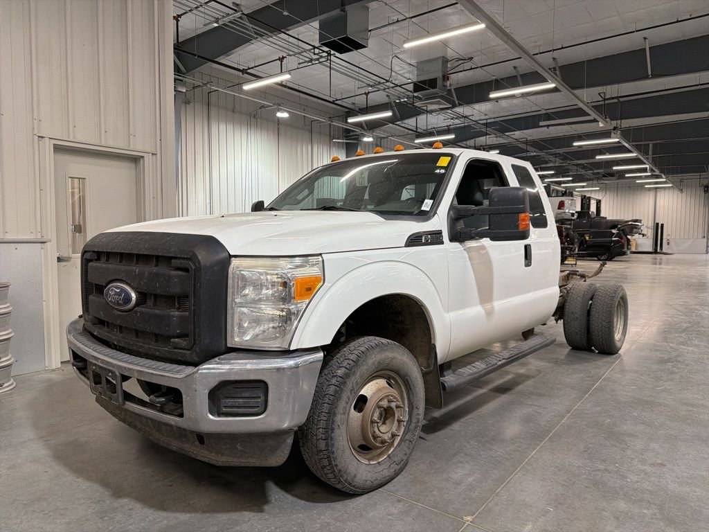 2011 Ford F-350 Super Duty Chassis Cab XL