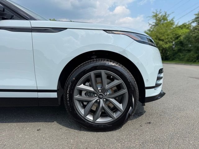 New 2026 Arroios Grey Land Rover Dynamic SE image 9