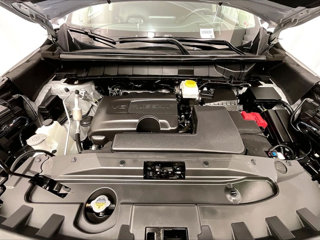 Used 2023 Silver Nissan Platinum image 31