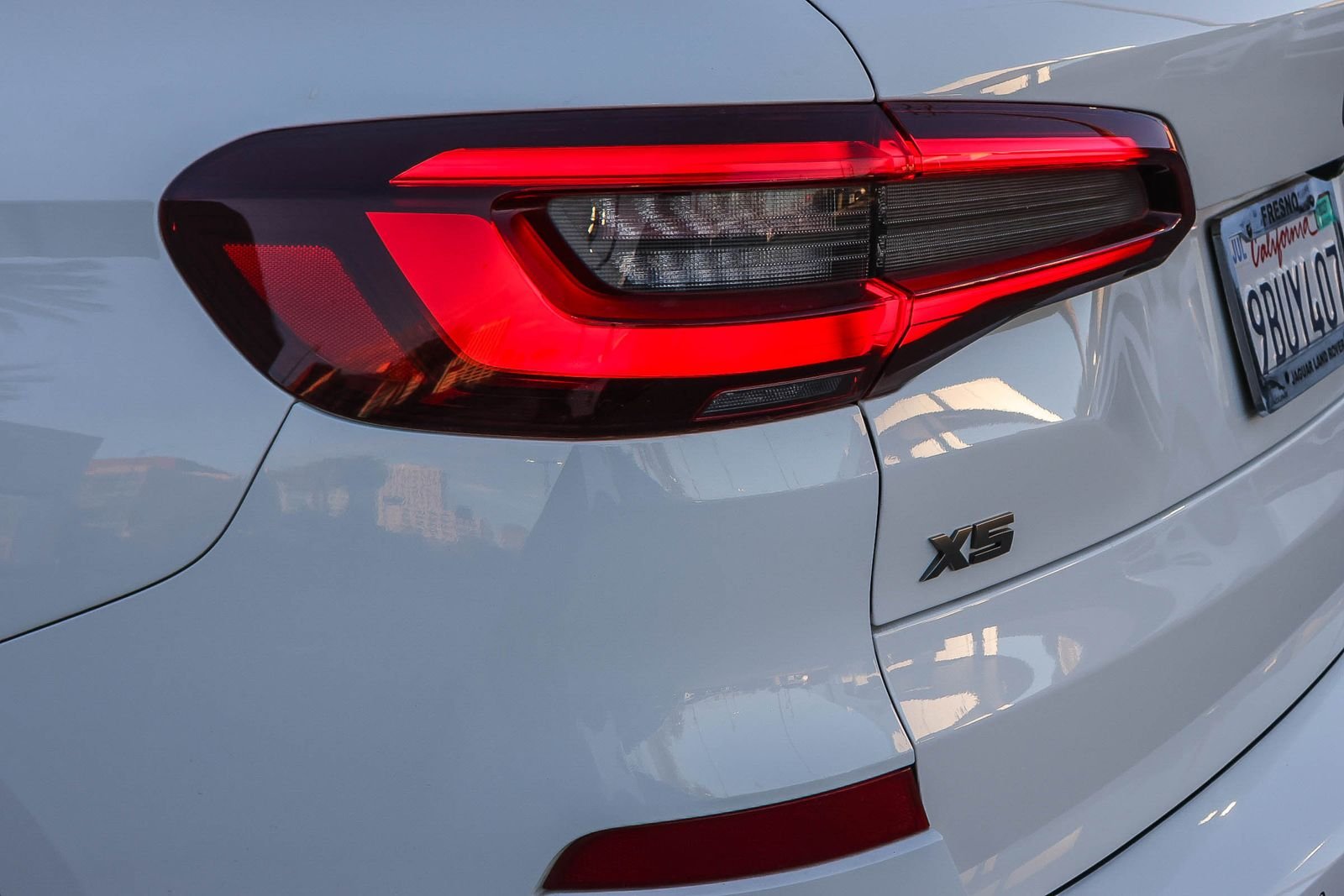 Used 2022 White BMW M50i image 11